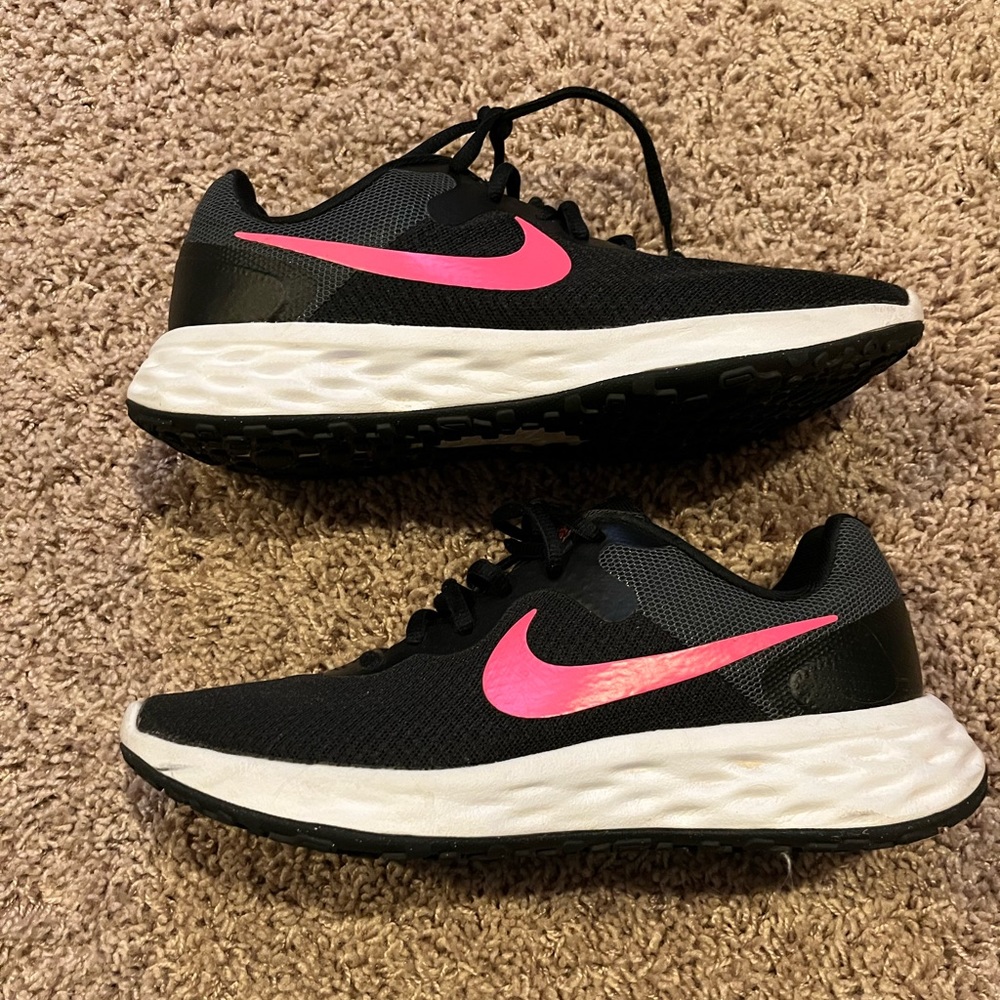 Nike tennis shoes